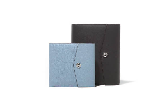 <strong>hinn</strong> 'Agenda Cover for Executive' (Smoky Blue), ¥48,300 (left); 'Agenda Cover for Trinote' (Black), ¥59,850.
