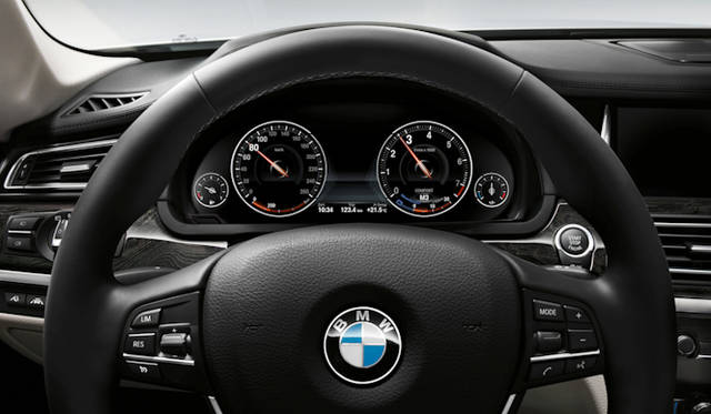 <strong>BMW 7 Series</strong> Multi-display instrument panel - Comfort mode