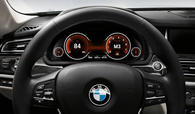 <strong>BMW 7 Series</strong> Multi-display instrument panel - Sport mode