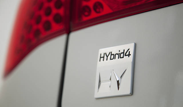 <strong>Peugeot 3008 Hybrid4</strong>
