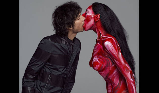 <strong>ART｜TOKYO PHOTO 2012 Recommended by Tomohiro Harada, Director of TOKYO PHOTO</strong> Gagosian Gallery (New York) Inez van Lamsweerde and Vinoodh Matadin Me Kissing Vinoodh (Eternally), 2010 Silkscreen © Inez van Lamsweerde and Vinoodh Matadin / Courtesy Gagosian Gallery.