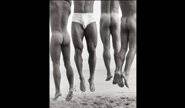 <strong>ART｜TOKYO PHOTO 2012 Recommended by Tomohiro Harada, Director of TOKYO PHOTO</strong> CAMERA WORK Gallery (Berlin) Herb Ritts, Jump, Paradise Cove, 1987 © Herb Ritts Foundation / Courtesy CAMERA WORK Gallery, Berlin