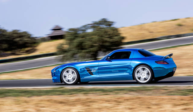 <strong>Mercedes-Benz SLS AMG Electric Drive｜<br />メルセデス・ベンツ SLS AMG・エレクトリックドライブ</strong>