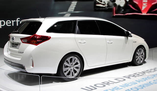 <strong>TOYOTA AURIS HYBRID TOURING SPORTS</strong>