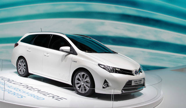 <strong>TOYOTA AURIS HYBRID TOURING SPORTS</strong>