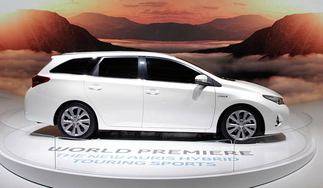 <strong>TOYOTA AURIS HYBRID TOURING SPORTS</strong>