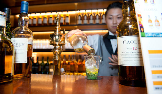 <strong>MHD Grand Malt Tasting 2012 |</strong> A bar offering various cocktails made with single malts.