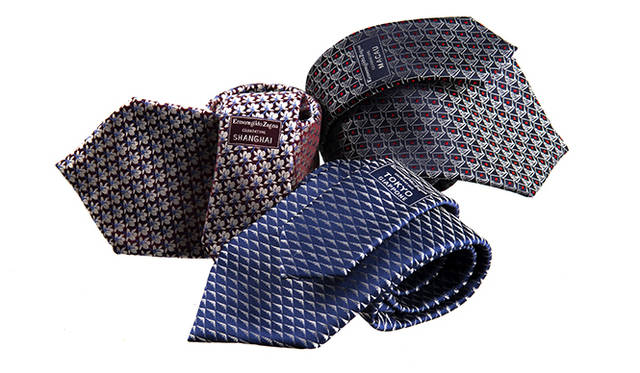 <strong>Ermenegildo Zegna｜エルメネジルド ゼニア</strong>　都市の象徴をモチーフとしてデザインしたネクタイ　各2万4150円
