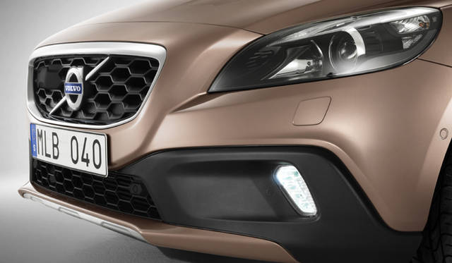 <strong>Volvo V40 Cross Country｜ボルボ V40 クロスカントリー</strong>