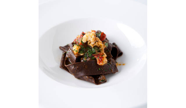 <strong>ARMANI / RISTORANTE</strong> Pappardelle with cacao and peperoncino, served with lobster sauce (from the 'DEGUSTAZIONE' dinner course, ¥18,000)