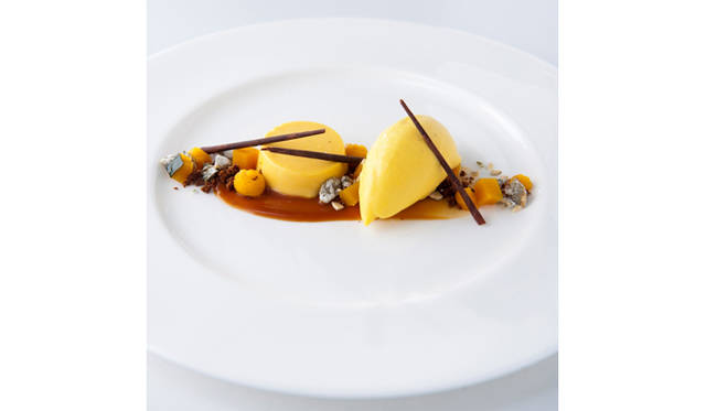 <strong>ARMANI / RISTORANTE</strong> Pumpkin dessert variations: gelato, tuile, flan (from the 'Girls' Outing!!' girls' night out lunch plan, ¥9,800)