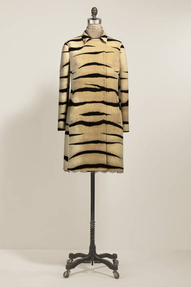 <strong>VALENTINO｜ヴァレンティノ</strong>　メゾン誕生50周年記念カプセルコレクション　コート 54万750円