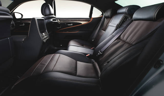 <strong>Lexus LS 600hL EXECUTIVE package｜レクサス LS 600hL エクゼクティブ パッケージ（5人乗り）</strong>