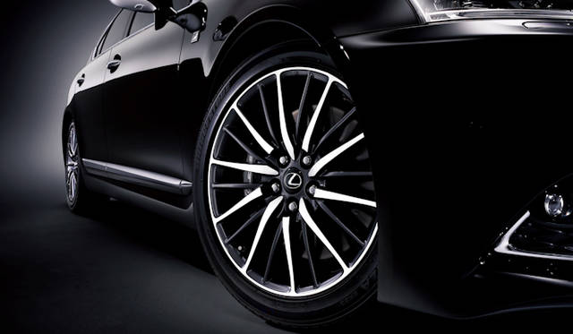 <strong>Lexus LS｜レクサス LS</strong>　「F SPORT」専用鍛造アルミホイール