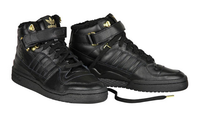 　adidas Originals for snidel　FRM MID SL（Black）1万6800円<br>問い合わせ<br />アディダスグループお客様窓口<br />0120-810-654（土日祝除く、9:30～18:00）<br />snidelルミネ新宿2店　Tel. 03-3345-5357