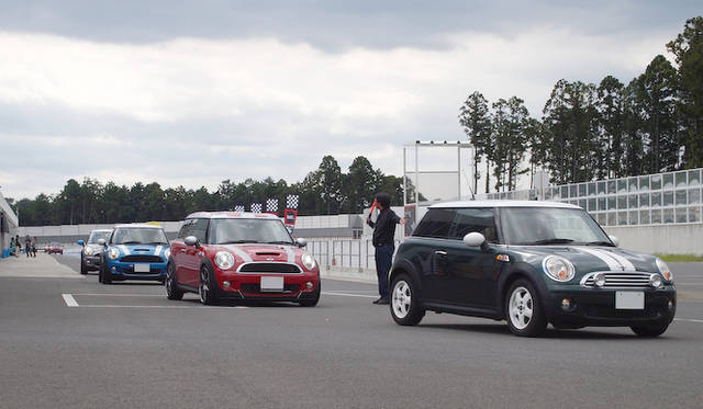 <strong>MINI Connection 2012｜ミニ コネクション 2012</strong><br />自分のミニでサーキットを走る「スポーツラン」