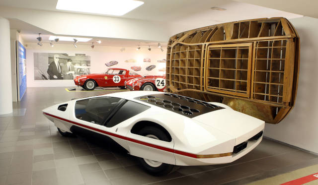 Moduloはハンドルを切ることすら制限される、デザイン優先のミッドエンジンレイアウトのコンセプトカー 1970年の作品
