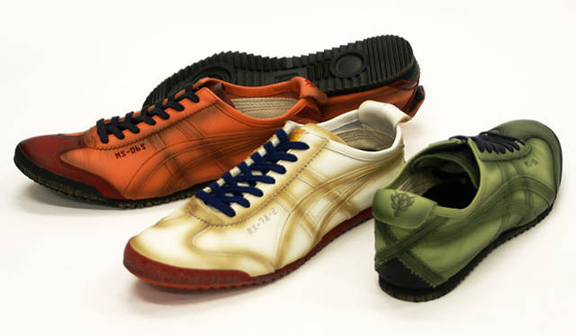 <strong>Onitsuka Tiger｜オニツカタイガー</strong>　 初代ガンダム、ザクII、シャア専用ザクの機体をイメージした全3色展開　©SOTSU・SUNRISE
