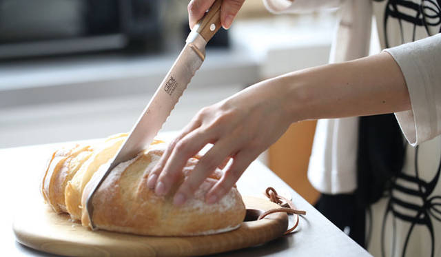 <strong>Güde｜ギューデ</strong>　ブレッドナイフ（Alpha Olive Bread Knife）