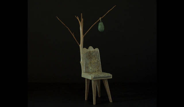 <strong>yuta nishiura at krank / marcello</strong>　『実のところ 本当のない嘘ばかりだと彼にはわかっていた』（木／25×13.5×10cm／2012）