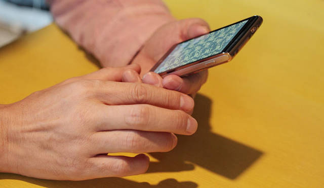 <strong>docomo｜ドコモ</strong>　壁紙には、多彩なデザインがラインナップ