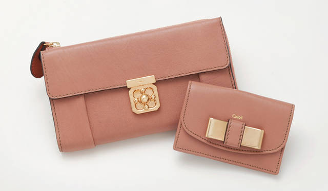 <strong>Chloé｜クロエ</strong>　左からロングウォレット「ELSIE」 6万900円（日本限定）、カードケース「LILY」 3万450円