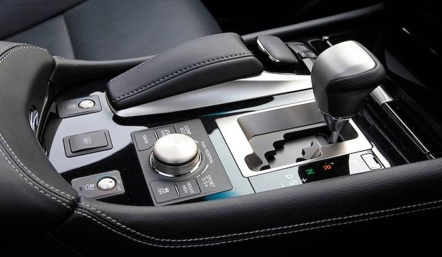 <strong>Lexus LS 600h F Sport｜レクサス LS 600h F スポーツ</strong>
