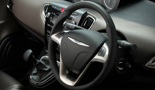 <strong>Chrysler Ypsilon｜クライスラー イプシロン</strong>