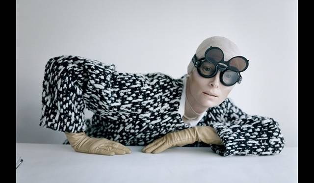 <strong>ART FILE 01｜「TIM WALKER STORY TELLER」</strong> Tilda Swinton and aviator goggles, Reykjavik, Iceland, 2011 © Tim Walker