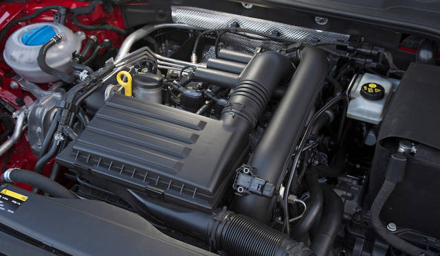 <strong>Volkswagen Golf 1.4TSI｜フォルクスワーゲン ゴルフ 1.4TSI</strong><br />最高出力103kW（140ps）の1.4リッター直列4気筒ターボエンジン 4.7ℓ/100kmの燃費と109g/kmのCO2排出量というスペックを誇る