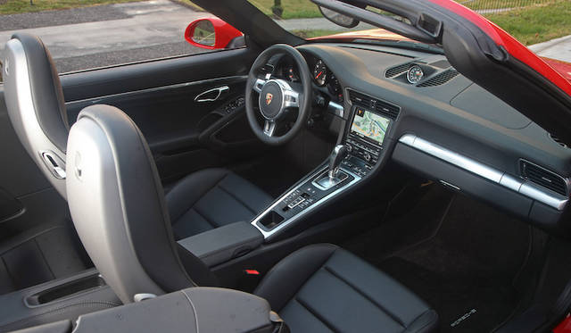 <strong>Porsche 911 Carrera 4 Cabriolet｜ポルシェ 911 カレラ4 カブリオレ</strong>