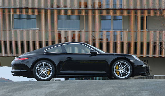 <strong>Porsche 911 Carrera 4｜ポルシェ 911 カレラ4 </strong>