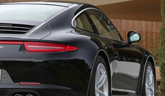 <strong>Porsche 911 Carrera 4｜ポルシェ 911 カレラ4 </strong>
