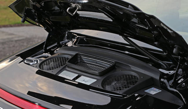 <strong>Porsche 911 Carrera 4｜ポルシェ 911 カレラ4 </strong>