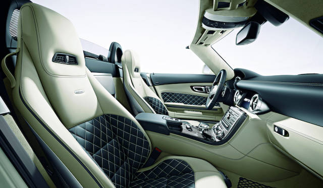 <strong>Mercedes-Benz SLS AMG GT Roadster｜メルセデス・ベンツ SLS AMG GT ロードスター</strong><br />オプション設定される「designoエクスクルーシブスタイル レザー」インテリア