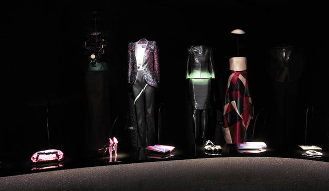 <strong>GIORGIO ARMANI</strong> From the collection inspired by "geometric" forms.