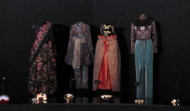 <strong>GIORGIO ARMANI</strong> Giorgio Armani's creations exude an exotic charm that transcends continents and eras.