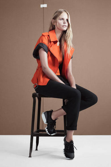 2013 Spring/Summer Collection | BIKER KIMONO JACKET ¥32,025, INSERT TOP ¥9,030, PLEAT PANT ¥21,105