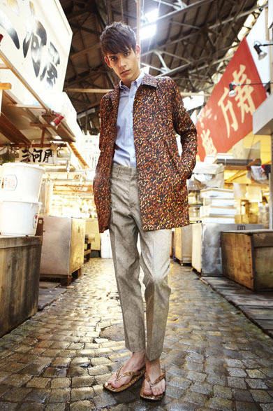 <strong>beautiful people</strong> 2013 Spring/Summer Collection: bekko soutien collar coat ¥65,100, finx oxford B.D. shirt ¥26,250, komon jacquard slacks ¥29,400, python seta ¥39,900