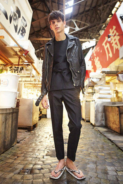 <strong>beautiful people</strong> 2013 Spring/Summer Collection: shrink leather big riders jacket ¥89,250, w/m tropical slacks ¥31,500, python seta ¥39,900