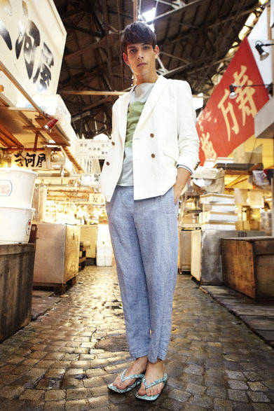 <strong>beautiful people</strong> 2013 Spring/Summer Collection: c/washi double-breasted JK ¥75,600, 40/2 EDO border basque shirt ¥18,900, python seta ¥39,900