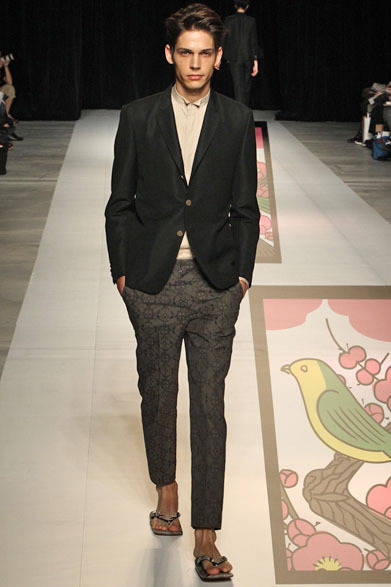 <strong>beautiful people</strong> 2013 Spring/Summer Collection: w/m tropical 3-patch jacket ¥71,400, finx oxford dress shirt ¥29,400, komon jacquard slacks ¥29,400, python seta ¥39,900