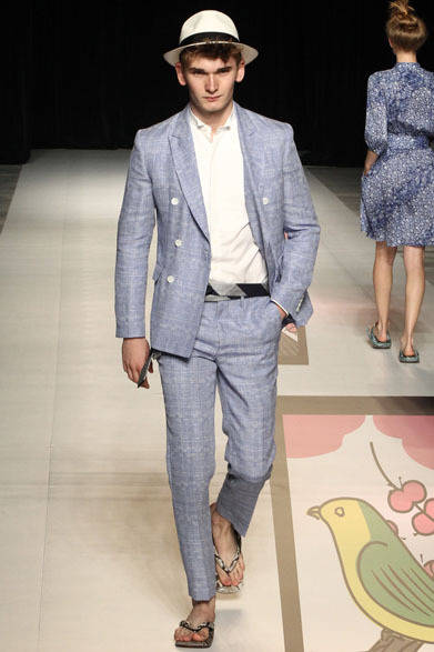 <strong>beautiful people</strong> 2013 Spring/Summer Collection: s/l ajiro double-breasted JK ¥67,200, finx oxford dress shirt ¥29,400, s/l ajiro cloth slacks ¥31,500, python seta ¥39,900