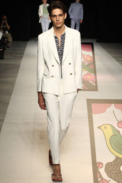<strong>beautiful people</strong> 2013 Spring/Summer Collection: c/washi double-breasted JK ¥75,600, s.cranes band collar shirt ¥39,900, c/washi slacks ¥37,800, python seta ¥39,900