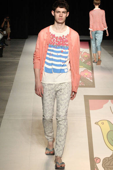 <strong>beautiful people</strong> 2013 Spring/Summer Collection: shinethrough ramie cardigan ¥29,400, 100/2 jersey hanafuda T-shirt ¥14,700, 100/2 jersey hanafuda T-shirt ¥14,700, python seta ¥39,900