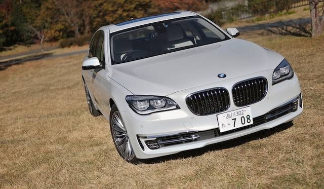 <strong>BMW 740i</strong>