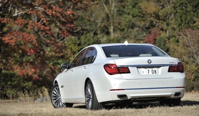 <strong>BMW 740i</strong>