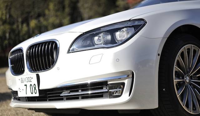 <strong>BMW 740i</strong>