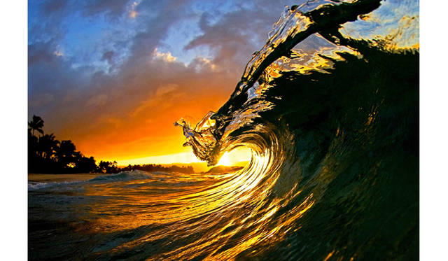 <strong>ART｜Clark Little Exhibition Captures the Beauty of Crashing Waves</strong> KING KAMEHAMEHA ©Clark Little