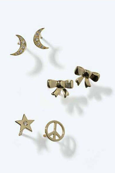 <strong>BARNEYS NEW YORK</strong> "MINOR OBSESSIONS" earrings (from top) ¥123,900, ¥25,200, ¥27,300 (all Barneys Exclusive)